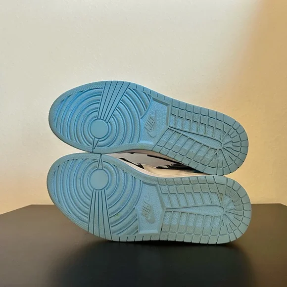 Women’s Air Jordan 1 Retro High OG ‘Blue Chill’ (2019) US W 9.5 (US M 8)